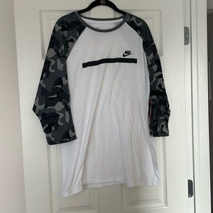 NWT NIKE BASEBALL TEE